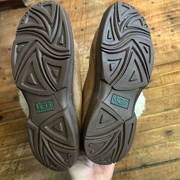 Ugg shearling lined 7 warm trendy slip on boots - Picture 3 of 6